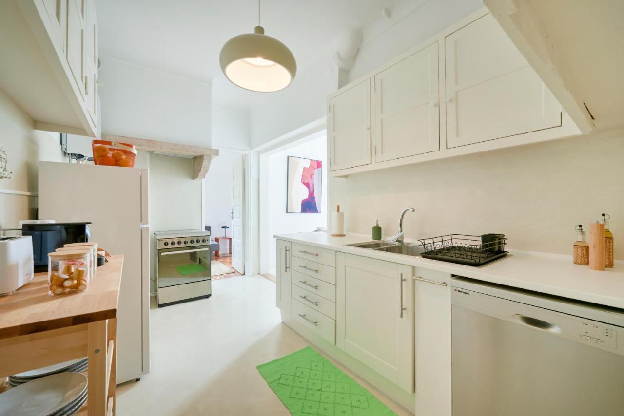 Light-Filled & Renovated Apartment, By Timecooler Lisboa Exteriör bild