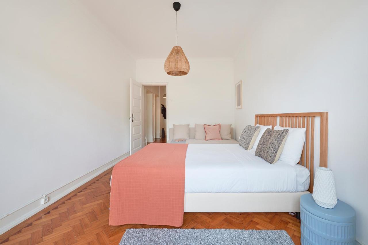 Light-Filled & Renovated Apartment, By Timecooler Lisboa Exteriör bild