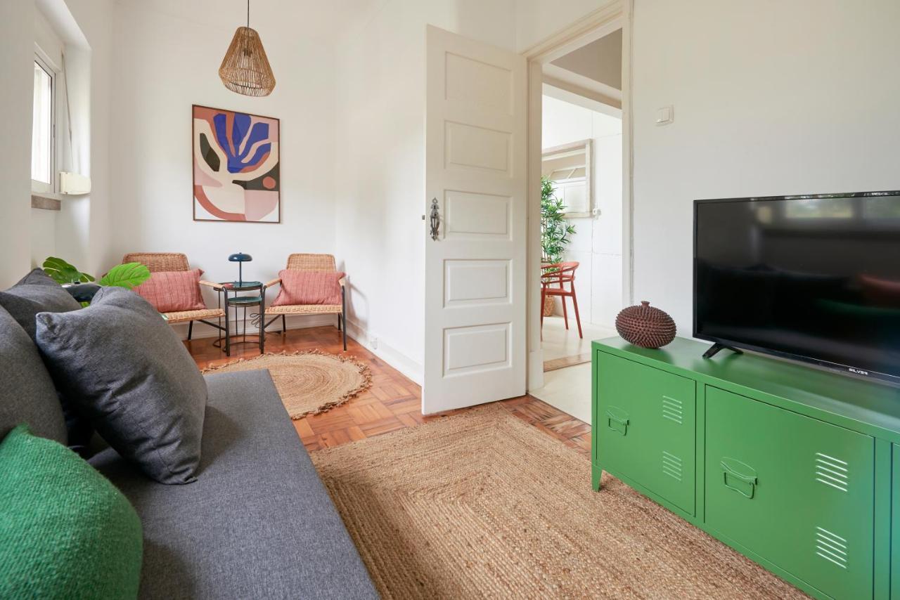 Light-Filled & Renovated Apartment, By Timecooler Lisboa Exteriör bild
