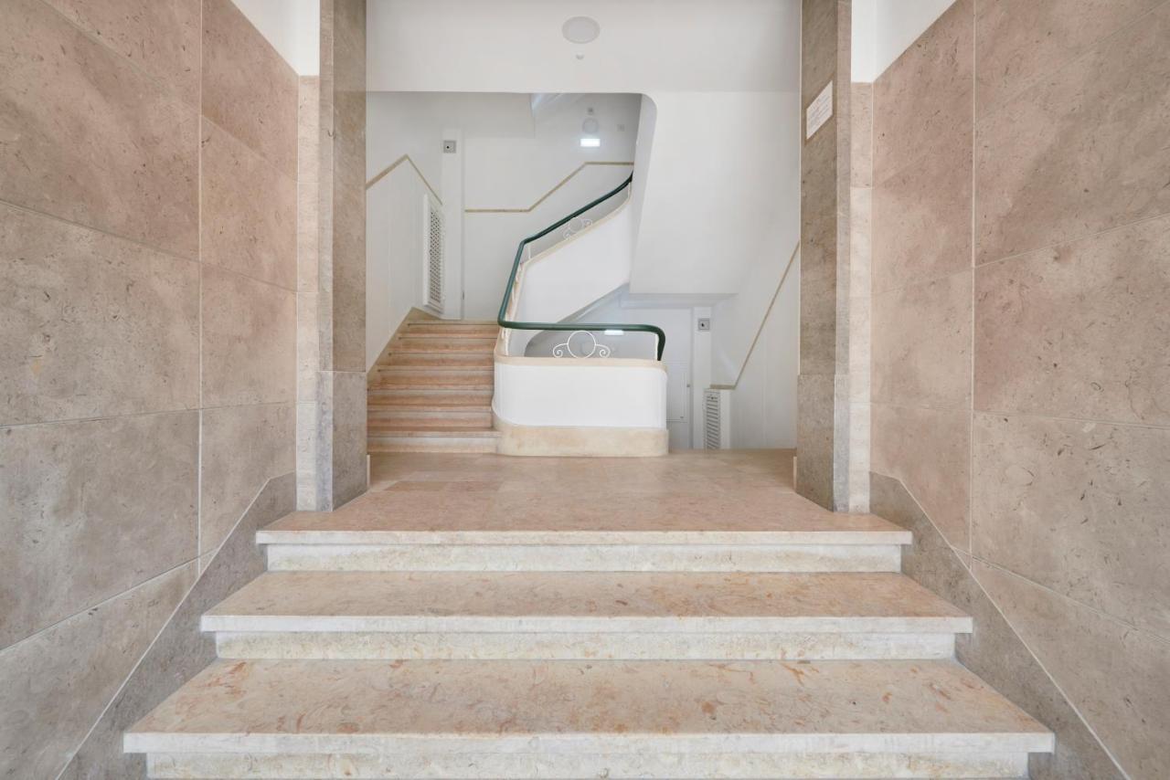 Light-Filled & Renovated Apartment, By Timecooler Lisboa Exteriör bild