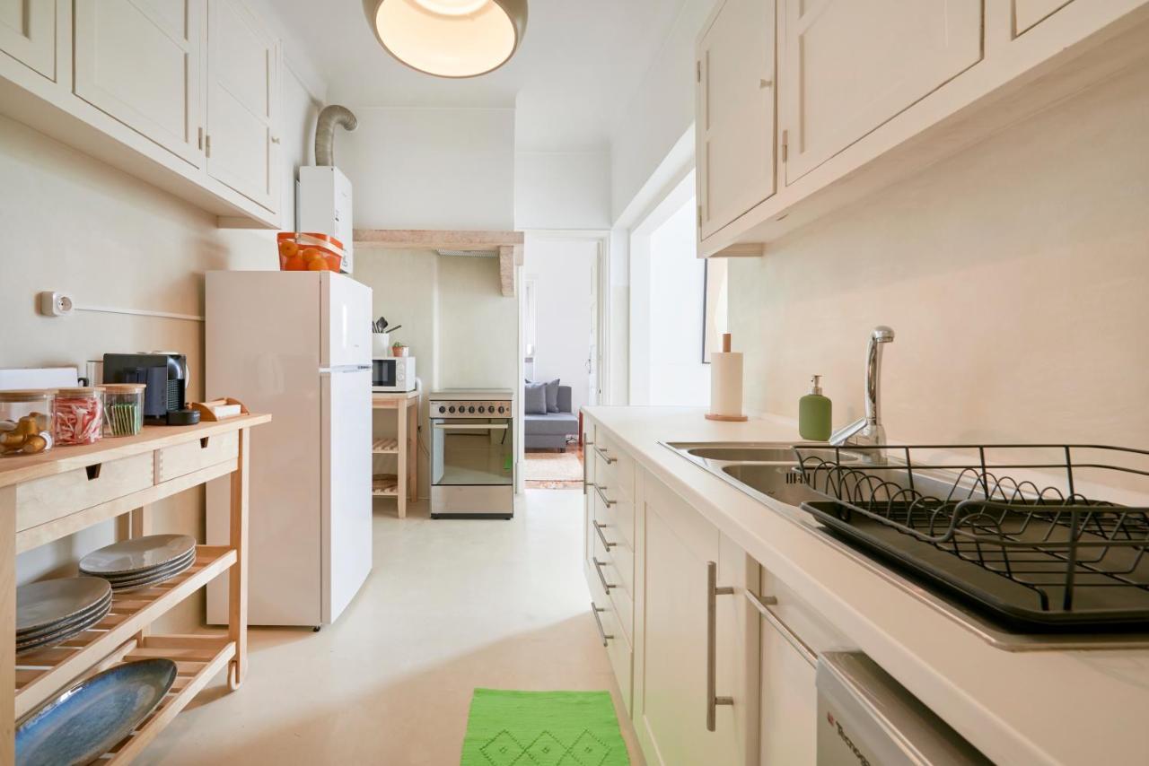 Light-Filled & Renovated Apartment, By Timecooler Lisboa Exteriör bild