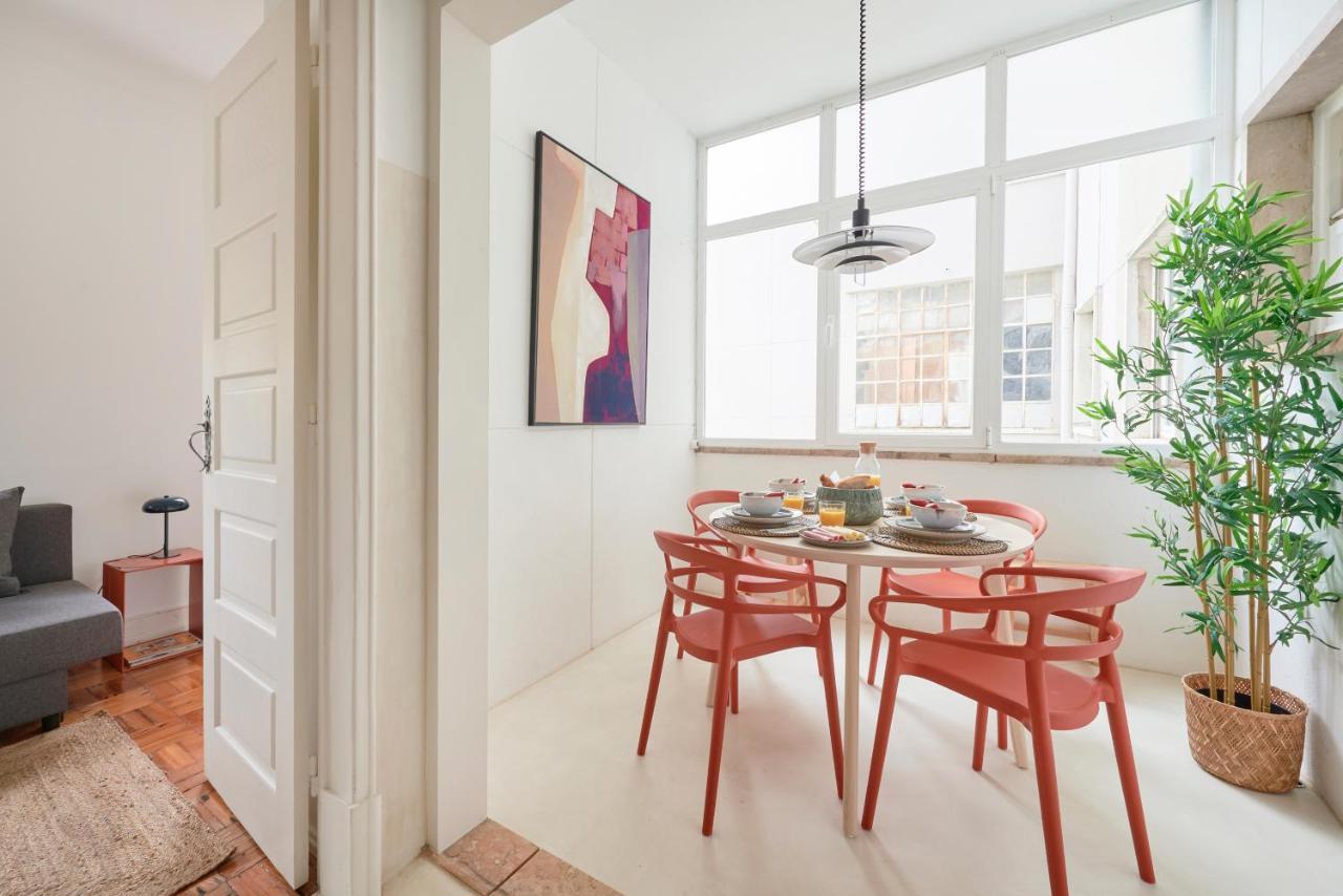 Light-Filled & Renovated Apartment, By Timecooler Lisboa Exteriör bild