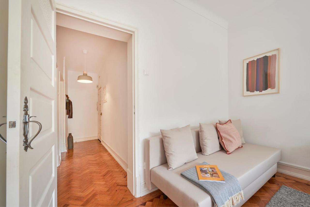Light-Filled & Renovated Apartment, By Timecooler Lisboa Exteriör bild
